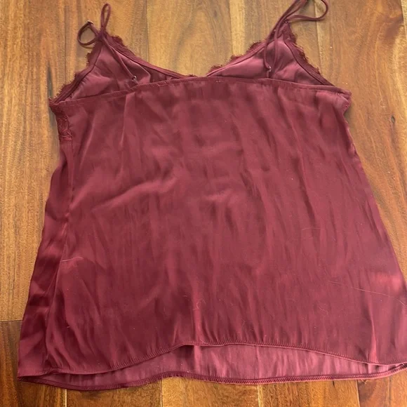 Red lace satin camisole - Picture 2 of 3